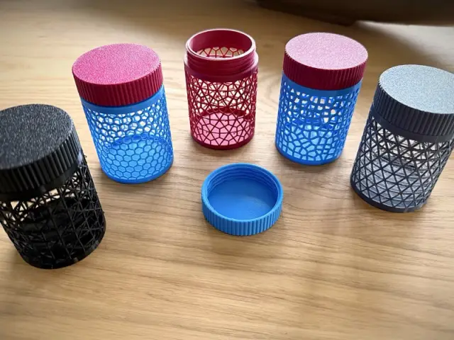 A printed jar with a screw lid and an open mesh wall